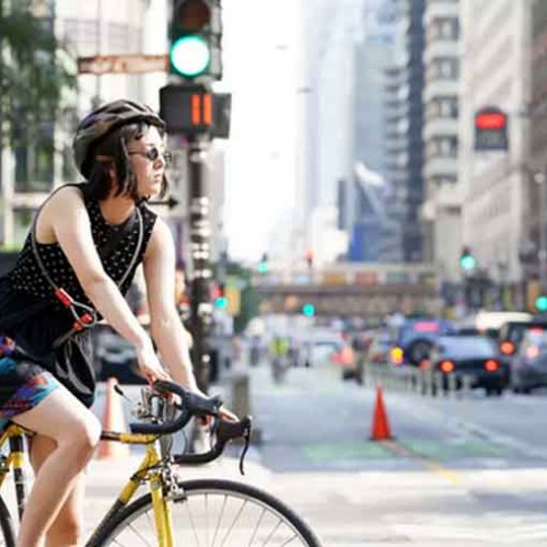 Utamakan Selamat, Berikut Tips Bersepeda di Jalanan Padat