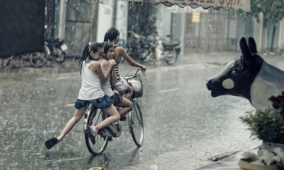 5 Bahaya Bersepeda Saat Hujan, Bisa Dihindari Sekarang!